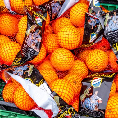 Epsom Surrey İngiltere, Mart 03 2022, İnsansız Net Sulu Portakallar