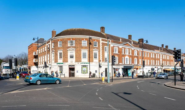 Epsom Surrey London UK, 8 Mart 2022, Lloyds Bank 'ın High Street Branch of Outterior