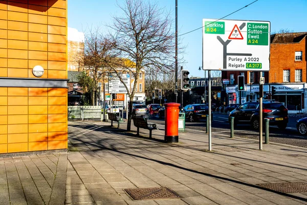 Epsom Surrey London March 2022 Traffic Waiting Red Lights Busy — Stock Photo, Image