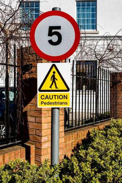 Epsom Surrey London March 2022 Traffic Road Sign Warning Motorists — 图库照片