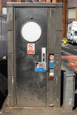 Kingston-Upon-Thames, Kingston London UK, 23 Mart 2022, Otobüs Şoförleri Varış Yeri Geçici Tuvalet Tesisi