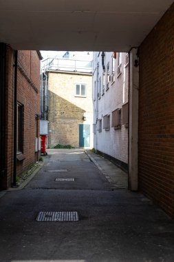 Kingston-Upon-Thames, Kingston London UK, 23 Mart 2022, Tipik Narrow Town Alley with No People