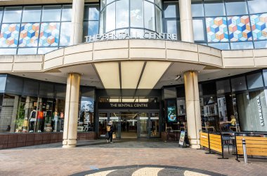 Kingston Upon Thames London UK, Nisan 01 2022, Bentall Alışveriş Merkezi Girişi ve Logosu
