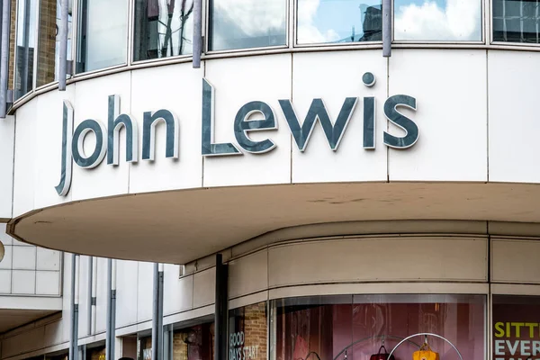 Kingston Thames London Апреля 2022 Универмаг John Lewis Возраст Людей — стоковое фото