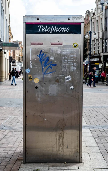Kingston Thames London Kwietnia 2022 Tył Zdewastowanej Publicznej Budki Telefonicznej — Zdjęcie stockowe