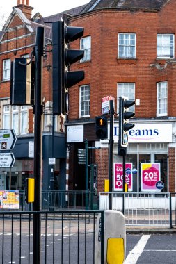 Epsom Surrey İngiltere, 17 Nisan 2022, Trafik Kontrol Işıkları Bir Yol Juntion 'da