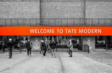 Southwark South Bank Londra İngiltere, Ocak 02 2022, Tate Modern Sanat Galerisi ve Sergi Merkezi Girişi