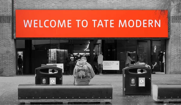 Southwark South Bank Londra İngiltere, Ocak 02 2022, Tate Modern Sanat Galerisi ve Sergi Merkezi Girişi