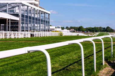 Epsom Downs Yarış Sahası, Surrey, Birleşik Krallık, 14 Mayıs 2022, Derby At Yarışı Sahası ya da Doğrudan İnsansız At Yarışı Sahası