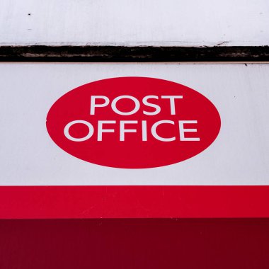 Epsom Surrey, Londra İngiltere, 28 Mayıs 2022, Kraliyet Posta Ofisi veya Mağaza Tabelası ve İnsansız Logo