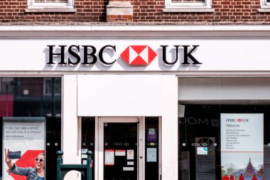 Epson Surrey, Londra, 3 Haziran 2022, HSBC 'nin HSBC Perakende Bankasının ana şubesi