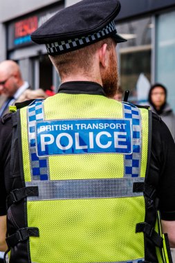 Epsom Surrey, Londra İngiltere, Haziran 04: 22, İngiliz Ulaştırma Polisi Görevli Memuru