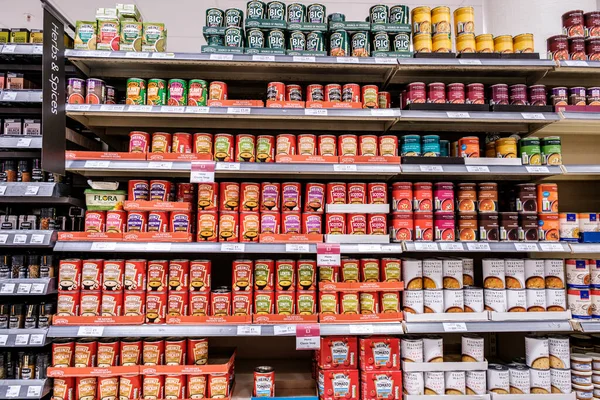 Epsom Surrey London Června 2022 Supermarket Shelf Tins Heinz Soup — Stock fotografie