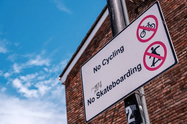 Dorking Surrey Hills London July 2022 Council Sign Banning Cycling — стокове фото