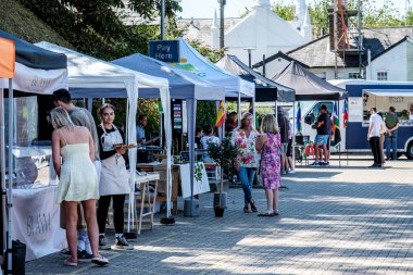 Dorking, Surrey Hills, London UK, July 07 2022, People Walking And Browsing Through Open Air Street Market Stalls