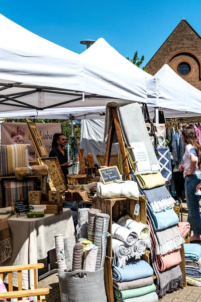 Dorking Surrey Hills London July 2022 People Shoppers Browsing Street 로열티 프리 스톡 이미지