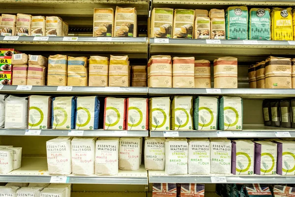 Epsom Surrey August 2022 Selection Branded Bread Flour Supermarket Shelf — Photo