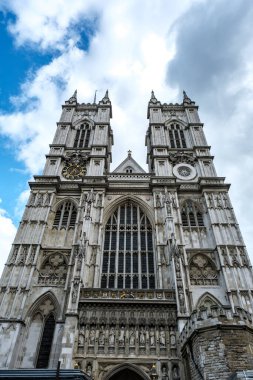 Victoria, Westminster City, Londra, İngiltere, 10 Eylül 2022, Londra 'nın merkezindeki Westminster Katedrali Bulutlu Gökyüzü Altında
