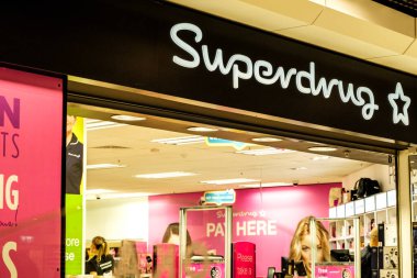 Epsom Surrey UK, Ekim 09 2022, Superdrug High Street Retail Store