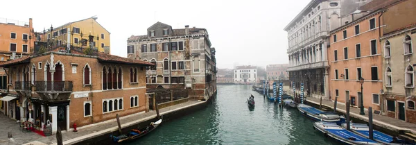 Venedig, über den Kanal — Stockfoto