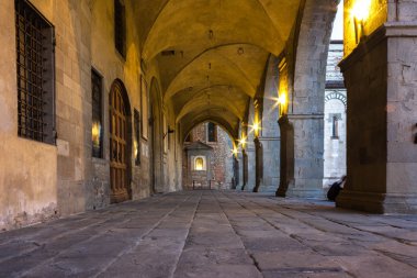 Toskana, ortaçağ portico 