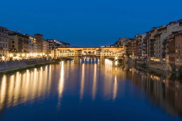 Florencia, Ponte Vecchio, hora azul — Foto de Stock