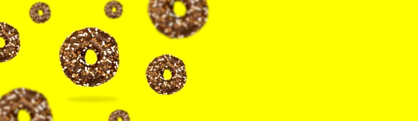 Sarı Pastel Arka Planda Kahverengi Şekerli Çikolatalı Donut Tatlısı Yaratıcı — Stok fotoğraf