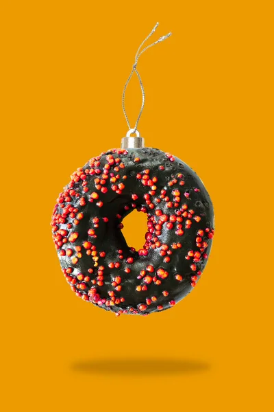 Kerstbal Decoratie Speelgoed Gemaakt Van Zoete Suiker Chocolade Zwart Geglazuurde — Stockfoto