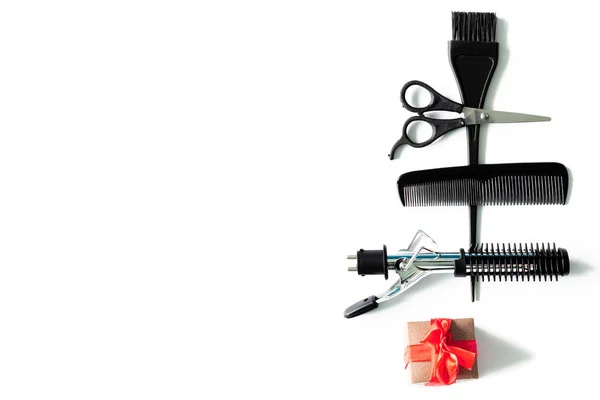 Weihnachtsbaum Aus Friseurkomposition Mit Kamm Pinsel Schere Werkzeug Und Accessoires — Stockfoto
