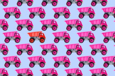 Renkli pembe plastik damperli kamyon, bahşiş kamyonu, mavi arka planda izole edilmiş araba oyuncağı hala kusursuz desen, model, şablon, çocuklar için oyuncaklar, kızlar, gelişim, oyun, çocukluk.