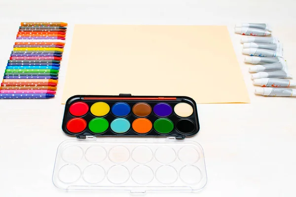 Watercolor Oil Paints Colorful Pencils Pastel Crayons Blank Watercolor Paper —  Fotos de Stock
