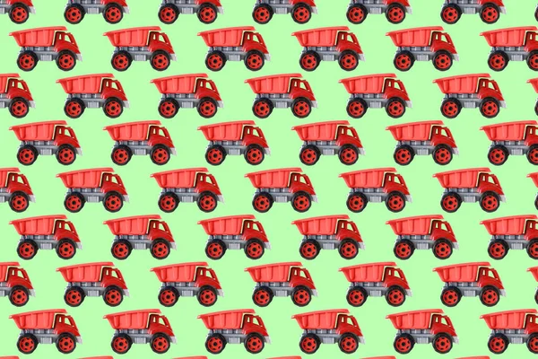 Барвистий Червоний Пластиковий Вантажівка Наконечник Вантажівки Автомобільна Іграшка Ізольовані Зеленому — стокове фото