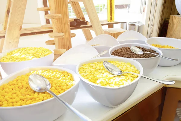 Cereal Grandes Tigelas Para Auto Serviço Alimentos Café Manhã Rápido — Fotografia de Stock