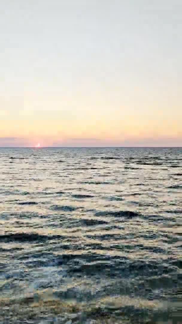 Повітряний Вид Тиху Морську Поверхню Океану Темно Синіми Хвилями Води — стокове відео