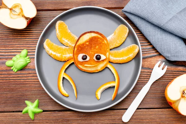 Funny Crab Face Shape Snack Pancake Orange Apples Plate Cute — Stok Foto