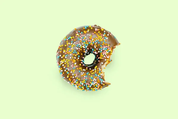 Conceito Criativo Morder Comer Delicioso Doce Açúcar Marrom Donut Preto — Fotografia de Stock