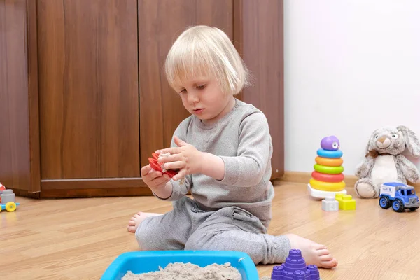 Cute Little Child Boy Playing Home Sensory Box Kinetic Sand — Fotografia de Stock