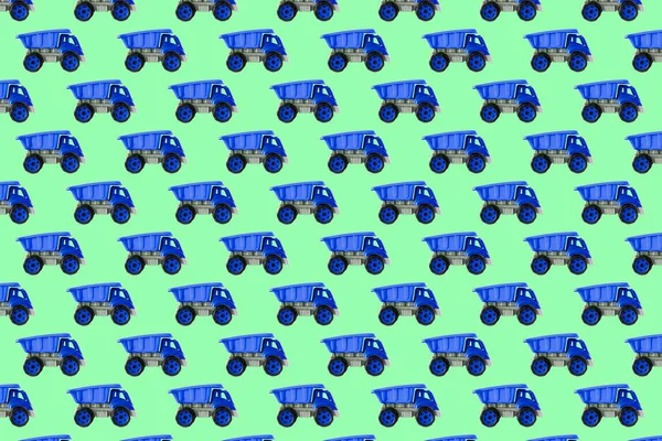 Барвистий Синій Пластиковий Самоскид Вантажівка Наконечників Автомобільна Іграшка Ізольована Зеленому — стокове фото