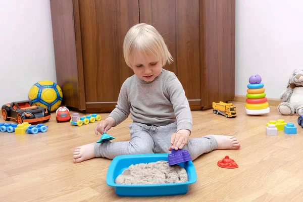 Cute Little Child Boy Playing Home Sensory Box Kinetic Sand — ストック写真