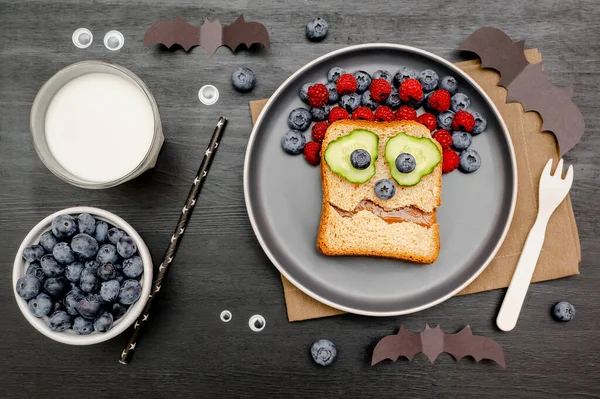 Funny Scary Monster Face Smile Halloween Sandwich Toast Bread Peanut — 图库照片