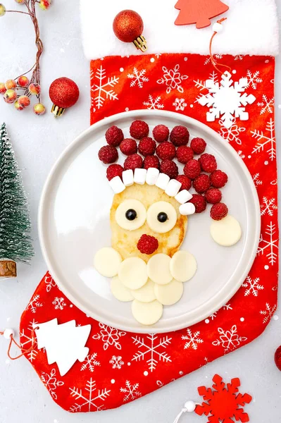 Christmas Santa Claus Face Shaped Pancake Sweet Fresh Raspberry Berry — стокове фото
