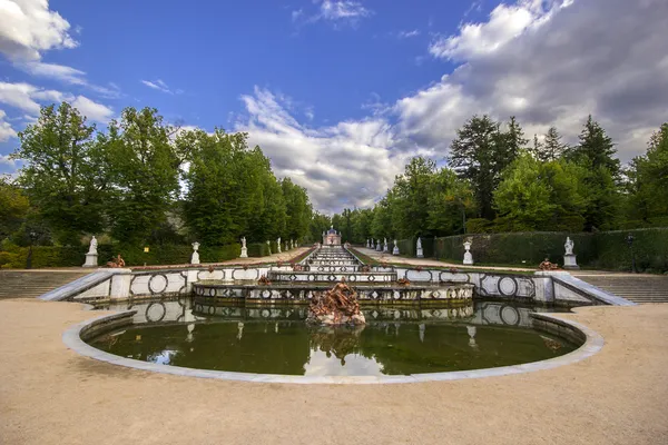 在宫殿的圣伊尔德丰索、 塞哥维亚、 s anfitrite 的喷泉 — 图库照片