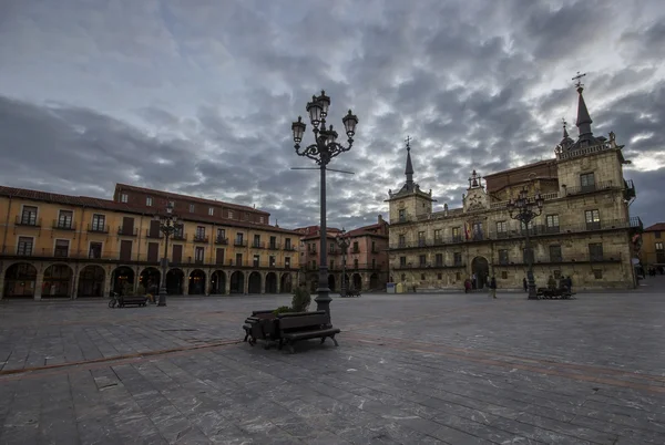 Plaza Mayor und antike Stadtverwaltung von Leon, Spanien — Stockfoto