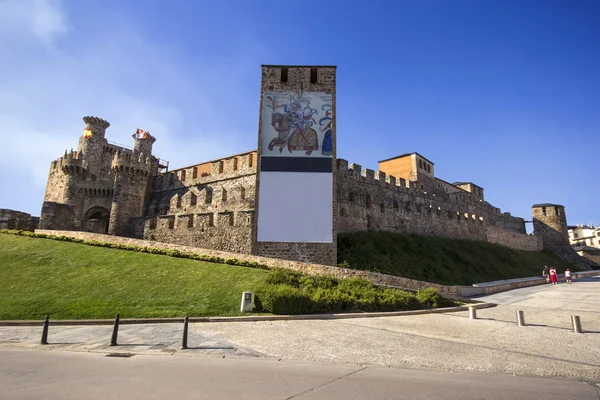 Πανοραμική θέα του κάστρου του ναού σε ponferrada, leon, sapin — Φωτογραφία Αρχείου