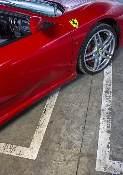 LEON, ESPAÑA - 10 DE MARZO: Una araña Ferrari F430 participando en — Foto de Stock