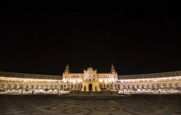 Vista nocturna de Plaza Espana en Sevilla, Andalucía, España — Foto de Stock