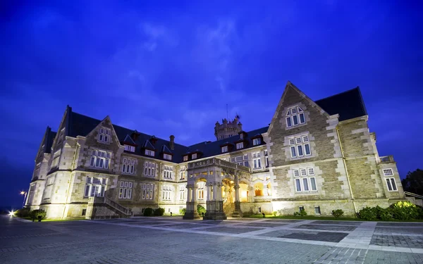 Noční pohled na palácem Magdalény ve městě santander, Kantábrie, lázně — Stock fotografie