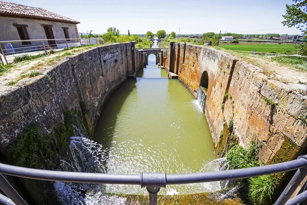 Serrature del Canal de Castilla a Fromista, Palencia, Castilla-Leon , — Foto Stock