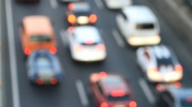 Şehrin varoşlarında trafik sıkışıklığı