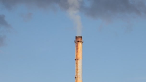 Rauch Aus Dem Schornstein Ukrainisches Heizkraftwerk Zeitlupe Energiesystem — Stockvideo